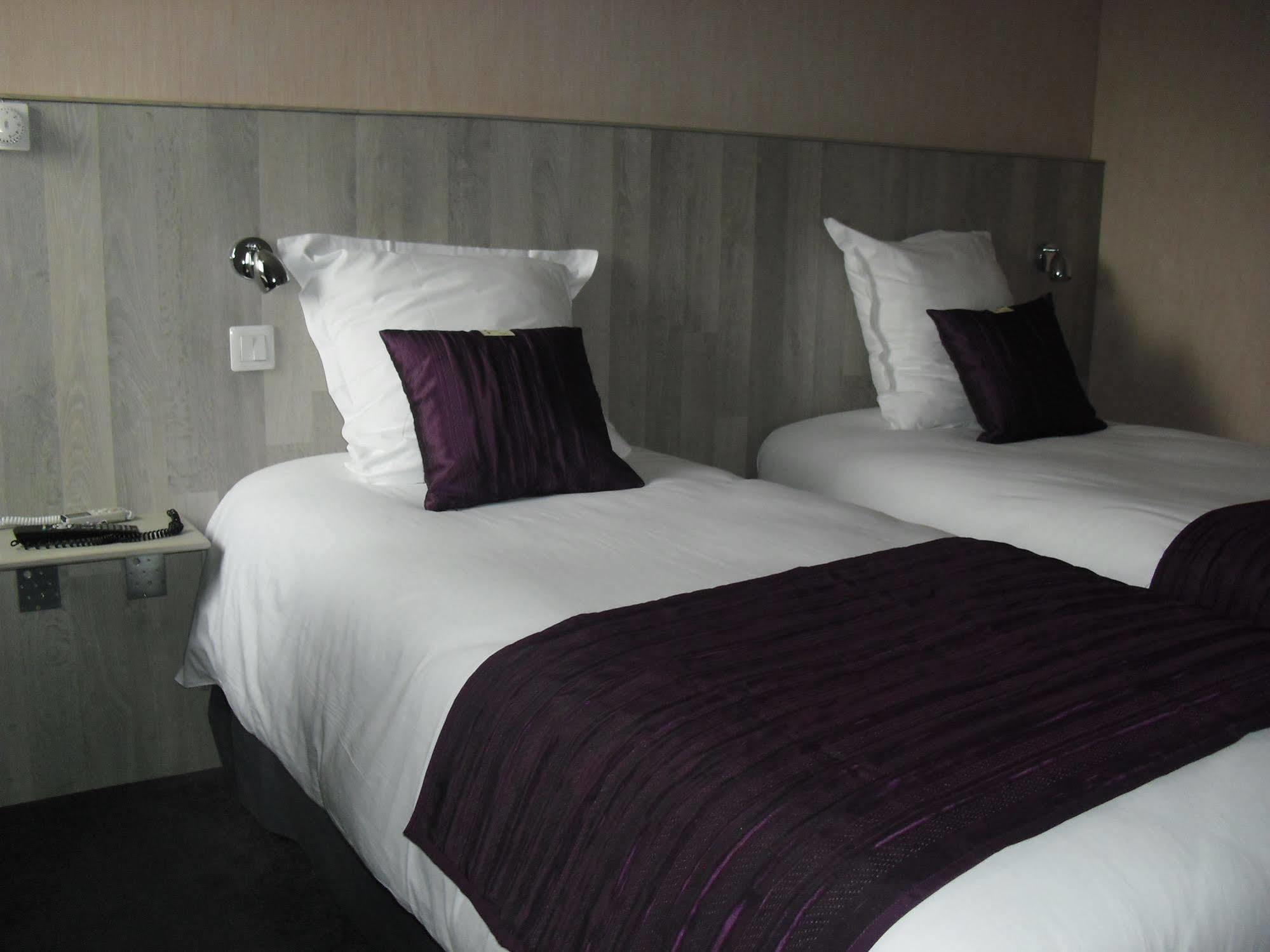 Brit Hotel Dak Hotel Avallon Bagian luar foto